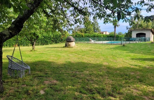 Lisle-sur-Tarn Villa | Villa "Clair Soleil" with beautiful garden and large swimming pool.