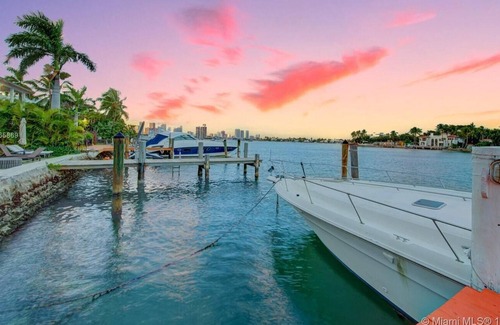 The Roads Villa | Villa Clara Waterfront 6 bedroom home 5 minutes from brickell and south beach
