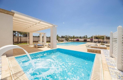 Capilungo Villa | Villa Claretta: A bright and sunny two-story villa in a quiet position, in the Apulian countryside, a short distance from the sea, with Free WI-FI.