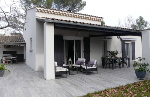 Saint-Didier Villa | Villa Climatisée Avec Piscine Pour 6 Personnes sur Terrain Clos