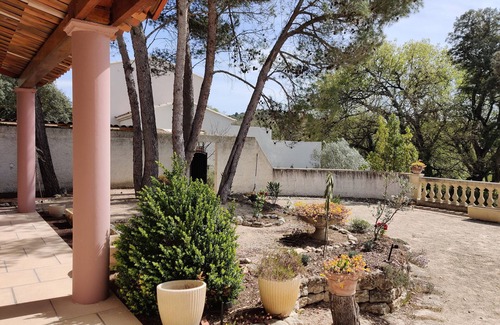 Venasque Villa | Villa "Clos Des Fontaines" with Mountain View, Shared Pool & Wi-Fi