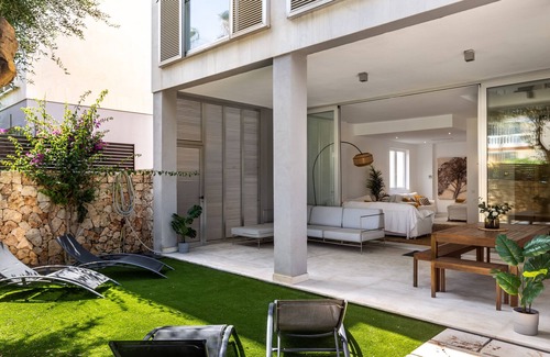 Colonia Sant Jordi Villa | Villa Colonia Sea Holiday with Garden & Wi-Fi