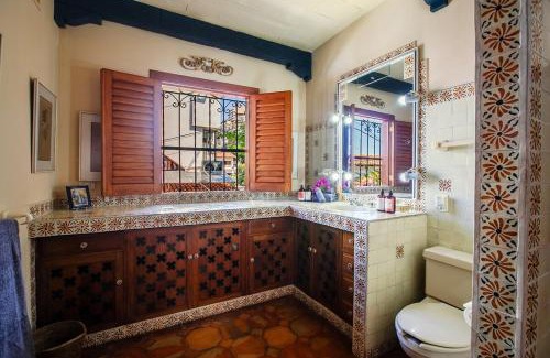 Jimenez Villa | Villa Colonial en el centro de Puerto Vallarta