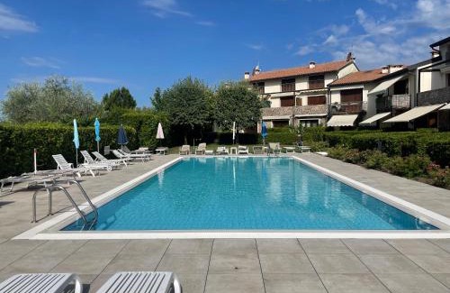 Garda House | Villa con ampio giardino esterno e piscina condominiale