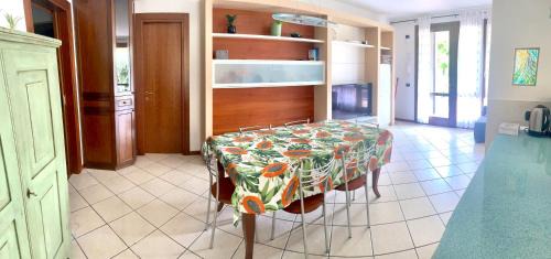 Garda House | Villa con ampio giardino esterno e piscina condominiale