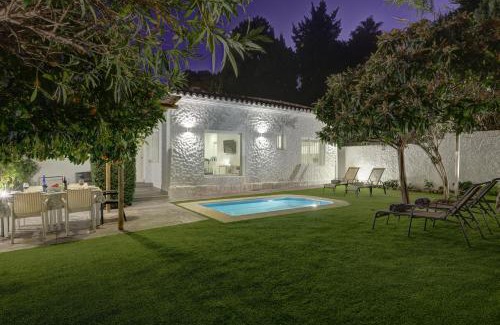 Torremolinos Villa | Villa Conchita By Seric,15´ walking to the beach