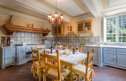 Vorno Villa | VILLA CONTE - Seven Bedroom Villa, Sleeps 14