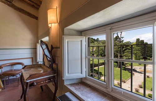 Vorno Villa | VILLA CONTE - Seven Bedroom Villa, Sleeps 14