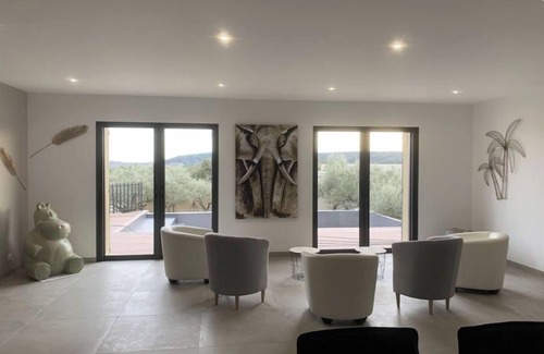 Castillon-du-Gard Villa | Villa Contemporaine en Provence, vue Exceptionnelle sur le Pont du Gard