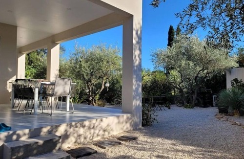 Lirac Villa | Villa Contemporaine Entre Oliviers et Garigues