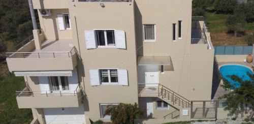 Malevizi Villa | Villa Cool with Private Pool, Mountain & Sea View