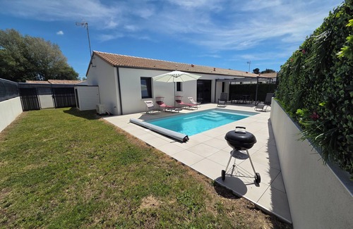 Saint-Jean-de-Monts Villa | Villa Corail: Modern & Private Pool!