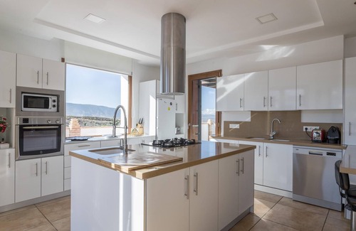 La Zubia Villa | Villa "Corasao Luxury 5 Stars" with Mountain View, Pool, Whirlpool & Garden