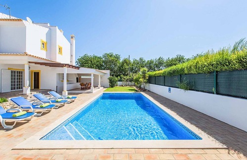 Guia Villa | Villa Cordyline - Three Bedroom Villa, Sleeps 6