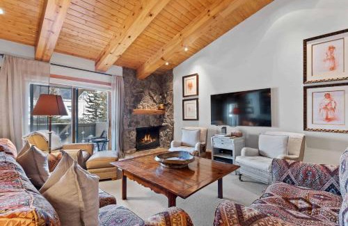 Vail Apartment | Villa Cortina 330 by East West Hospitality