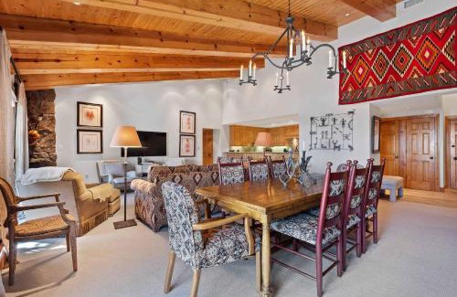 Vail Apartment | Villa Cortina 330 by East West Hospitality
