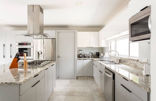 Gold Coast Villa | Villa Costa Esmeralda 6 BR 4.5 BA with pool sleeps 13