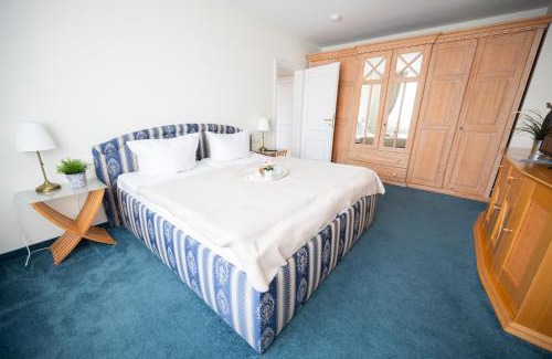 Kuhlungsborn Ost Apartment | Villa Düne mit großer Sonnenterrasse, Kamin, Wlan und Tiefgarage für 2-4 Personen