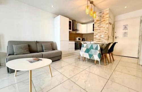 Juan-les-Pins Apartment | Villa D'Este - Apt 4 prs - clim - 300m plage - piscine-parking en option