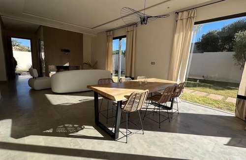Zaouia Sidi Abdallah Ben Sassi Villa | Villa d'Exception moderne & femme de ménage incluse