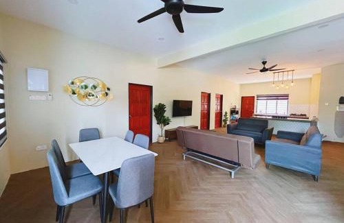 Kuala Terengganu Villa | Villa D'Razna - Luxury 5-bedroom Villa with private pool