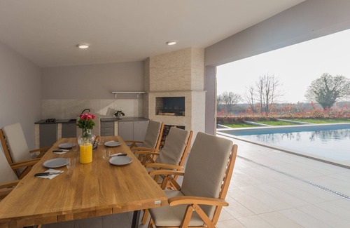 Mofardini Villa | Villa Daisy Dream with Pool