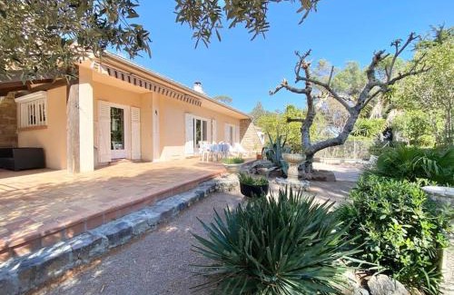 Boulouris-sur-Mer House | Villa DAMALIX front de mer 5 pax Plage