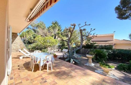 Boulouris-sur-Mer House | Villa DAMALIX front de mer 5 pax Plage
