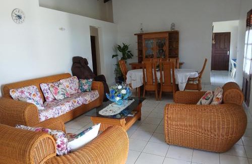 Petit-Bourg Apartment | Villa DAMARRE