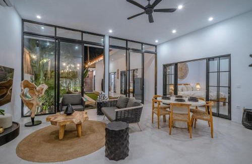 Pererenan Villa | Villa DAN - Tropical & Modern 3BR Villa - Central Canggu Beach