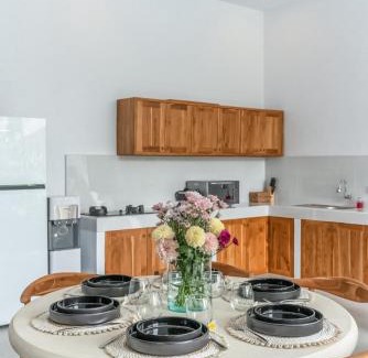 Pererenan Villa | Villa DAN - Tropical & Modern 3BR Villa - Central Canggu Beach