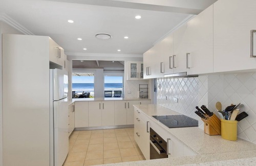 North Avoca House | Villa Dandaloo - Absolute Beachfront