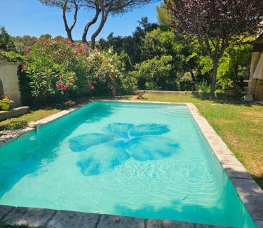 Salon-de-Provence Villa | Villa de 240 m2 au calme avec piscine