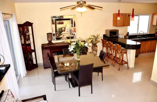 Villa Juarez Villa | Villa de 4 Dormitorios con Piscina Cerca de la Playa
