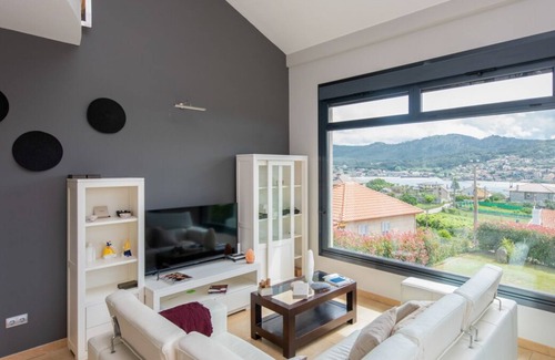 Cangas Villa | Villa de Campo - Six Bedroom Villa, Sleeps 12
