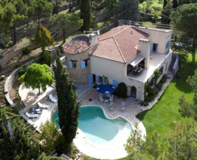Aups Villa | Villa de caractère climatisée avec piscine135 av charles boyer La Ferrage