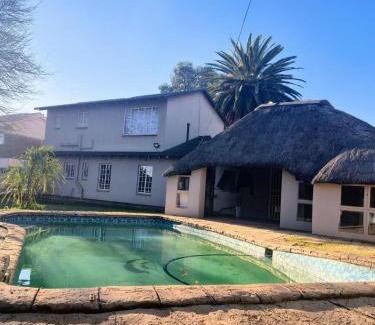 Boksburg House | Villa de Casa