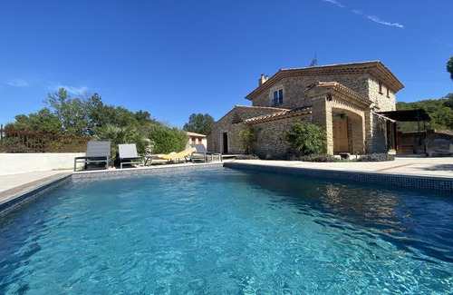 Larnas House | Villa de Charme en Pierre Avec Piscine en Ardèche Provençale