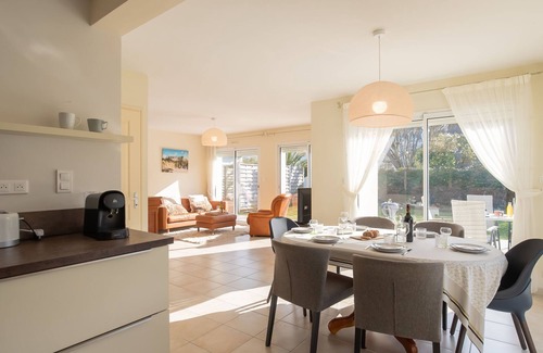 Le Pouldu House | Villa de la Paix by Interhome