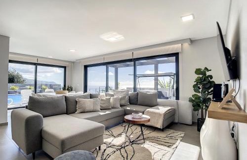 Estreito da Calheta Villa | Villa de la Ponte by Atlantic Holiday