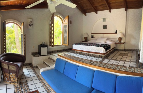 Ixtapa - Zihuatanejo Bed & Breakfast | Villa de la Roca