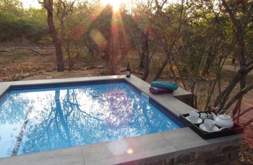 Marloth Park Villa | Villa de Leeu, Perfect for Two