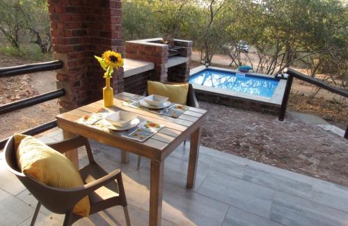 Marloth Park Villa | Villa de Leeu, Perfect for Two