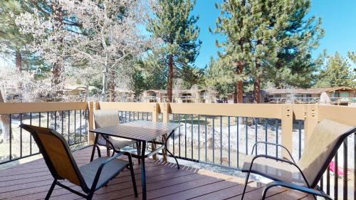 Mammoth Lakes House | Villa De Los Pinos Year-Round Activities Nearby Shopping & Restaurants