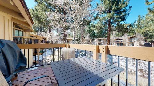 Mammoth Lakes House | Villa De Los Pinos Year-Round Activities Nearby Shopping & Restaurants