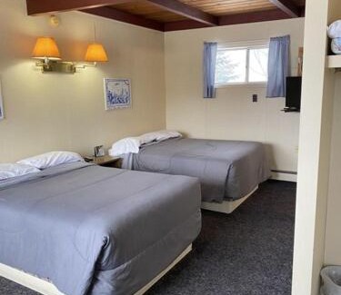 Charlevoix Hotel | Villa De Moderne - adoba Inn Charlevoix