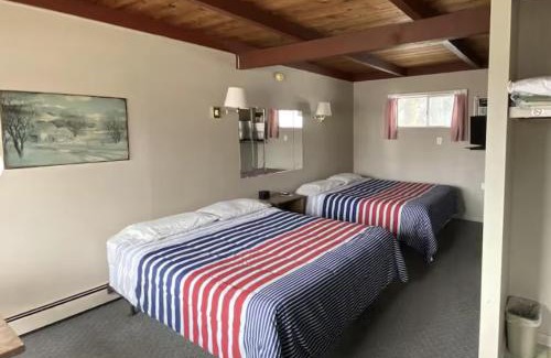 Charlevoix Hotel | Villa De Moderne - adoba Inn Charlevoix