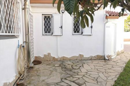 El Vendrell Villa | Villa de una planta con piscina, ideal familias