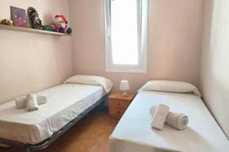 El Vendrell Villa | Villa de una planta con piscina, ideal familias