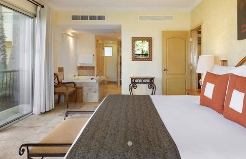 Centro Resort | Villa Del Arco located on the pristine Medano Beach